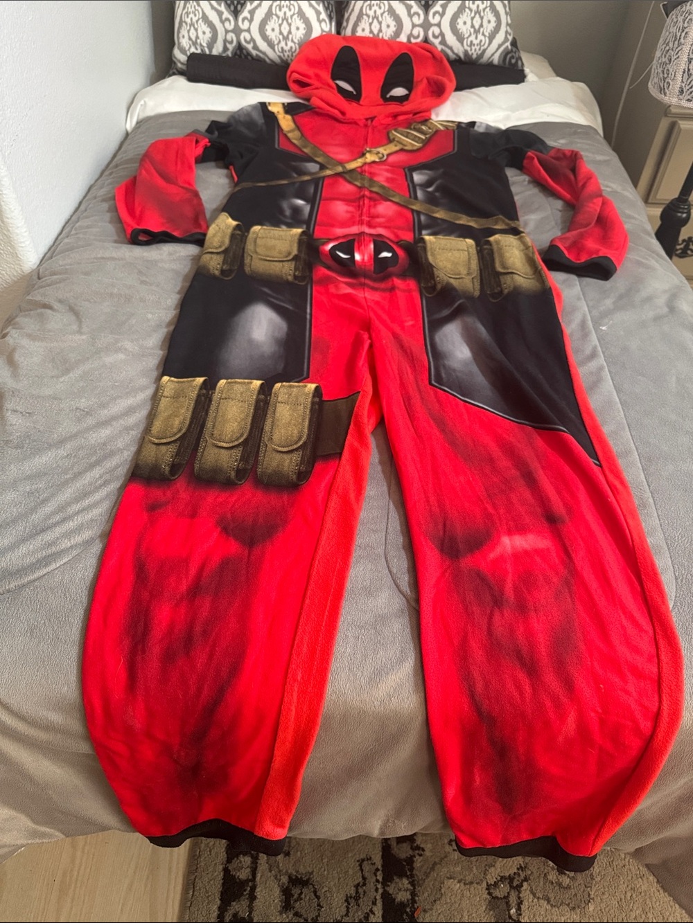 Marvel mens Deadpool full body 1 piece zip in Halloween costume Sz M